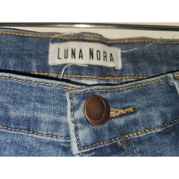 Luna Nora Raw Hem Med Wash Jeans size 6. - Picture 6 of 8